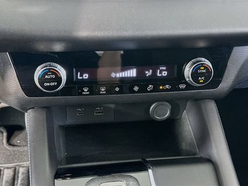 Used 2023 Mitsubishi Outlander ES AWD/4WD image 25