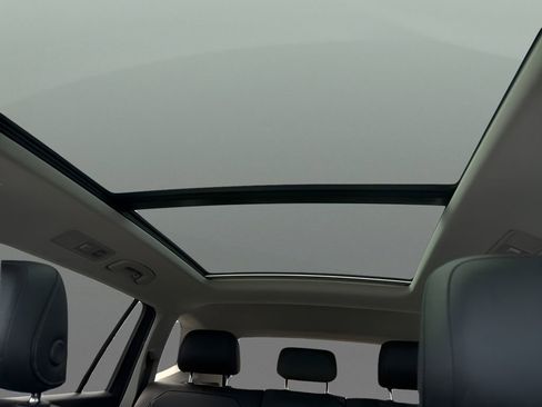 Used 2018 Volkswagen Tiguan SEL image 20