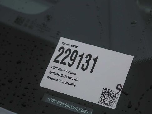 Used 2026 BMW 750e xDrive image 24