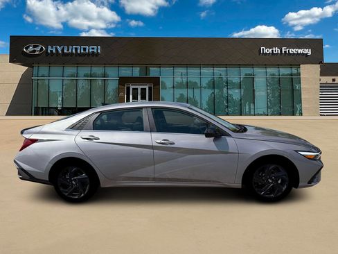 New 2026 Hyundai Elantra SEL Sport Premium FWD image 9