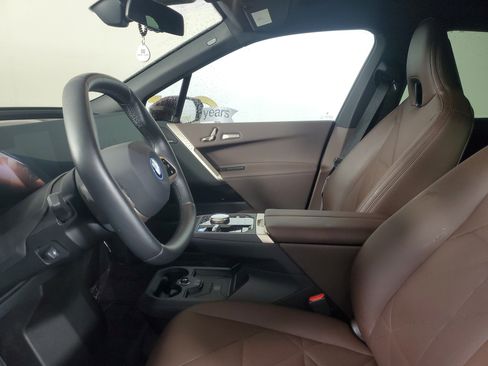 Certified 2025 BMW iX xDrive50 image 9