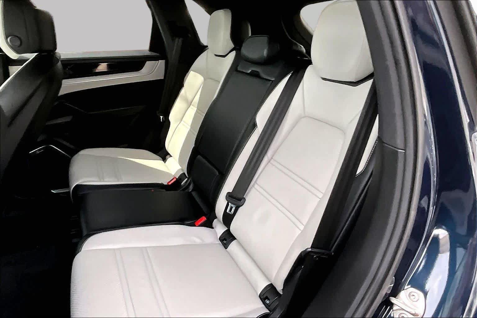 Used 2024 Porsche Cayenne AWD/4WD image 21