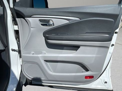 Used 2024 Honda Ridgeline RTL image 13