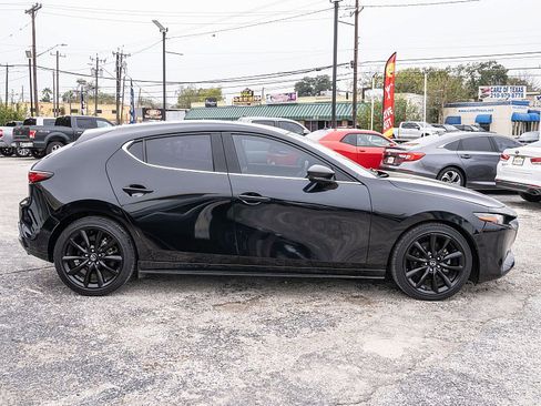Used 2019 MAZDA MAZDA3 Hatchback w/ Premium Package image 4