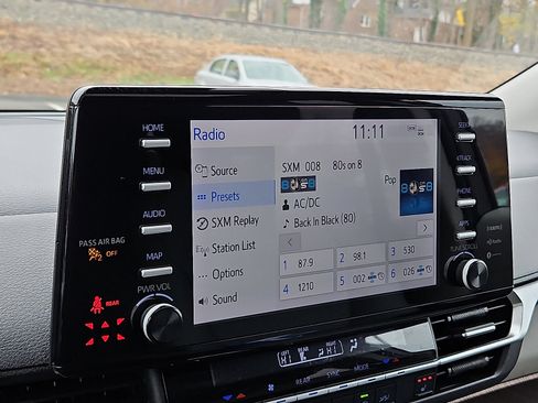 Used 2021 Toyota Sienna XLE image 17