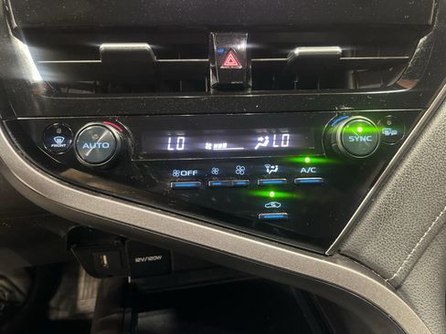 Used 2022 Toyota Camry LE w/ Convenience Package FWD image 33