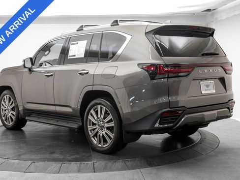 Used 2022 Lexus LX 600 4WD w/ Accessory Package (Z1) image 5