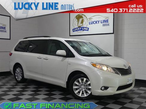 Used 2017 Toyota Sienna XLE image 1
