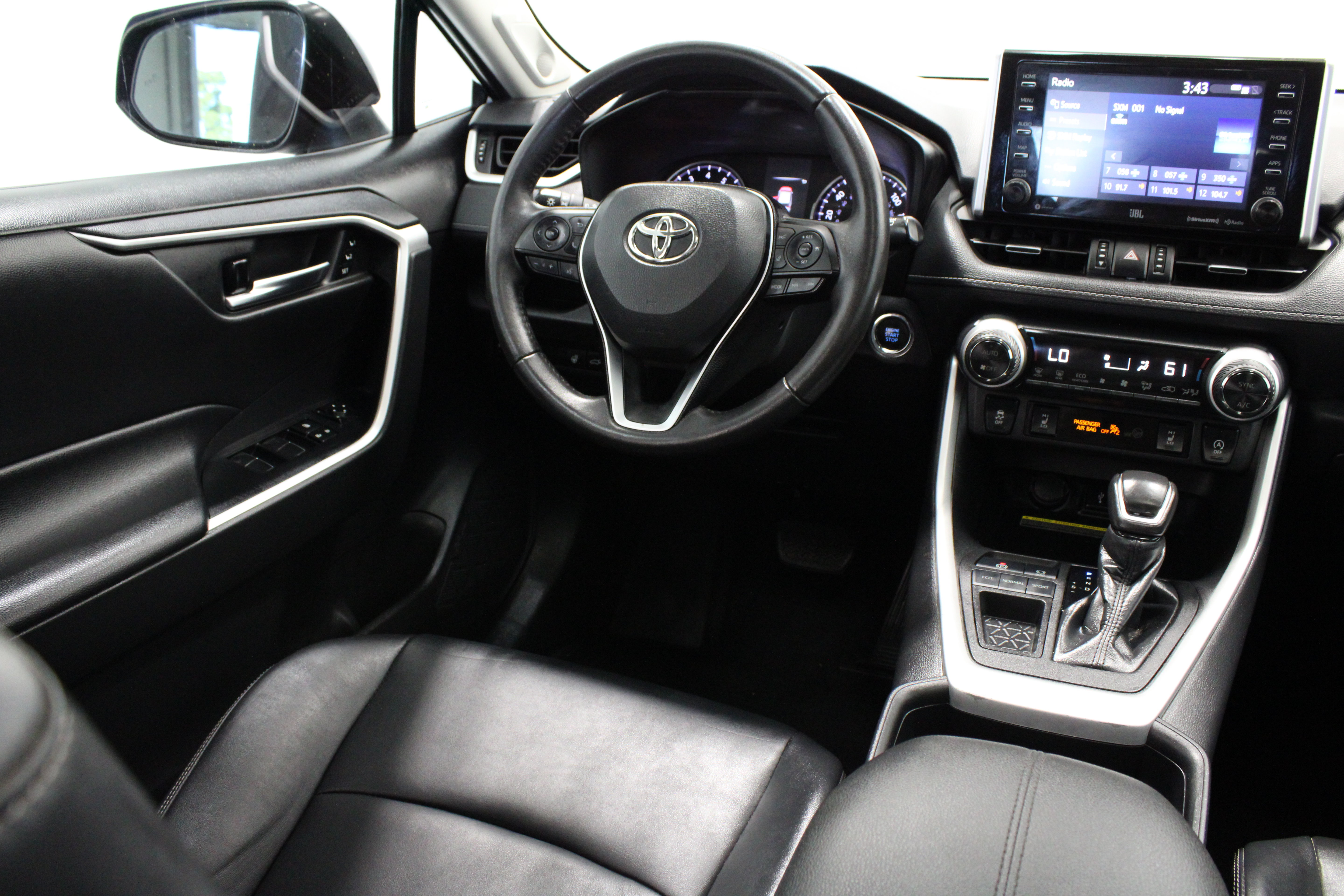 Used 2021 Toyota RAV4 XLE Premium FWD image 33