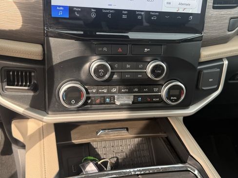 Used 2024 Ford Expedition Max Limited image 25