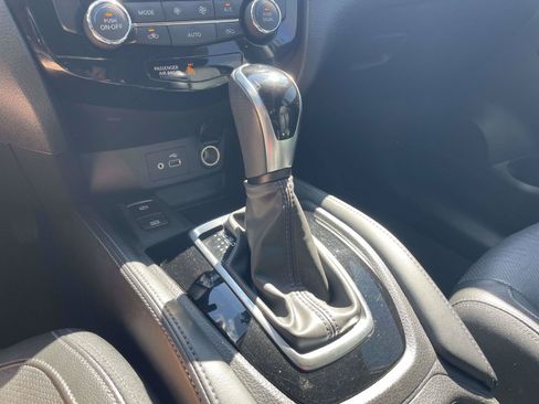 Used 2019 Nissan Rogue SL w/ Premium Package FWD image 30