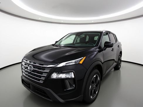 Used 2025 Nissan Rogue SV image 3