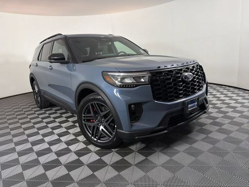 Used 2025 Ford Explorer ST AWD/4WD image 1