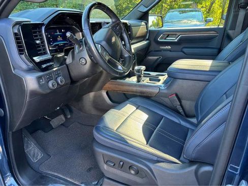 Used 2023 Chevrolet Silverado 1500 High Country w/ Technology Package image 12