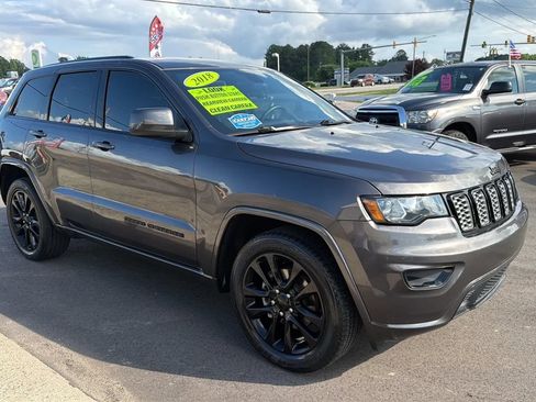 Used 2018 Jeep Grand Cherokee Altitude RWD image 7