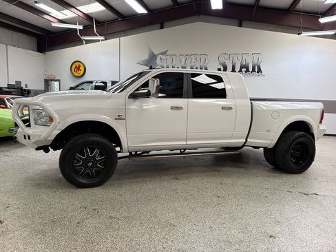 Used 2018 RAM 3500 Laramie AWD/4WD image 2