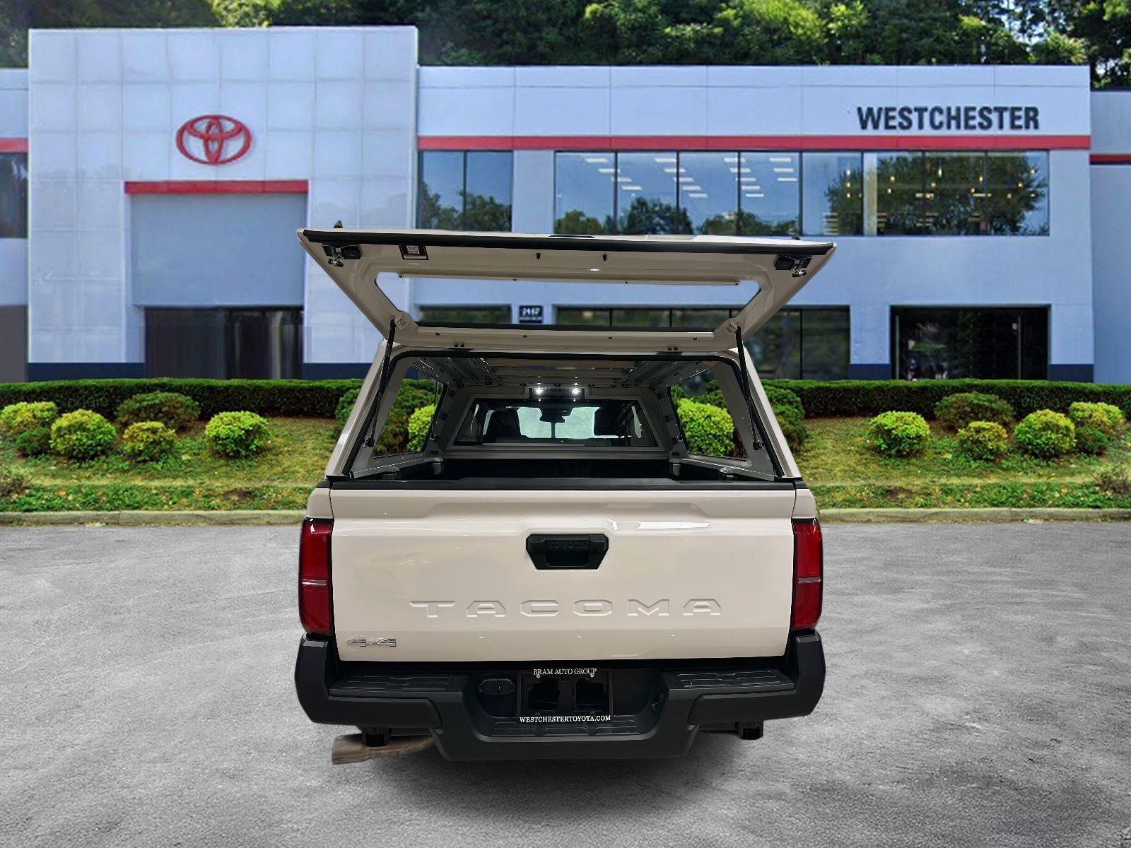 Used 2025 Toyota Tacoma SR AWD/4WD image 4