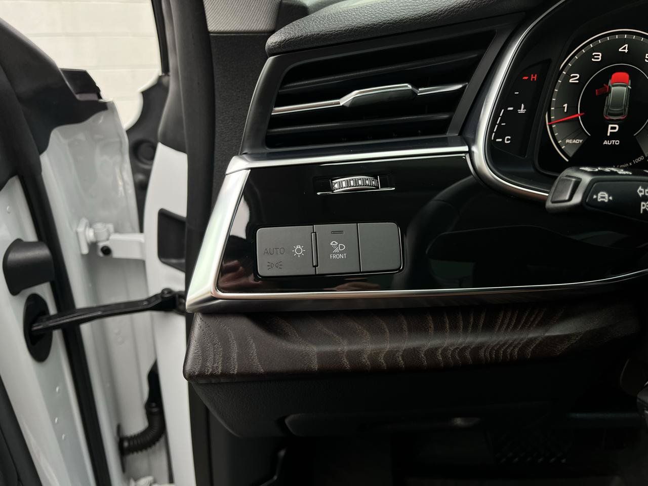 Used 2022 Audi Q8 Premium Plus AWD/4WD image 17