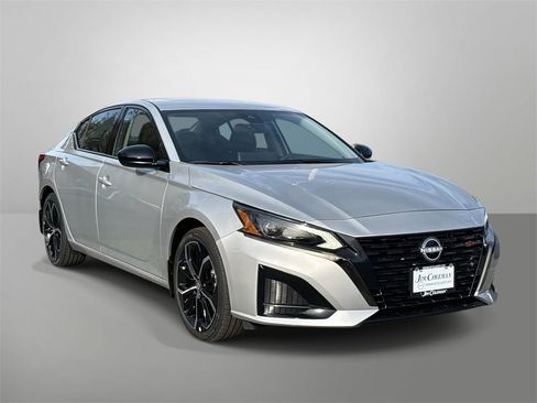 New 2025 Nissan Altima 2.5 SR image 13