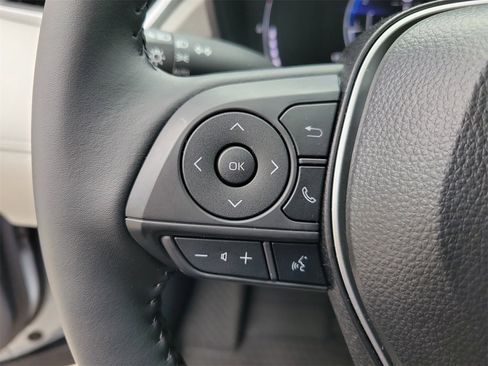 Used 2026 Toyota Corolla Cross LE image 19