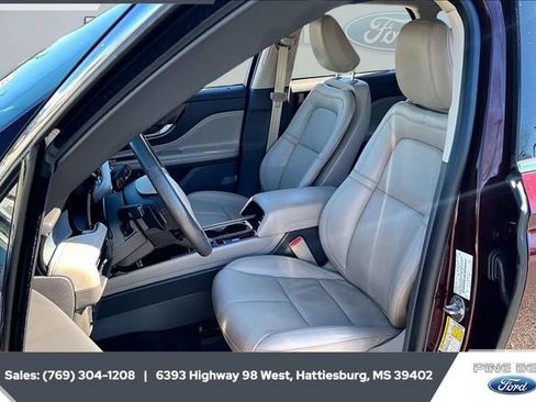 Used 2021 Lincoln Corsair FWD w/ Premium Package image 18