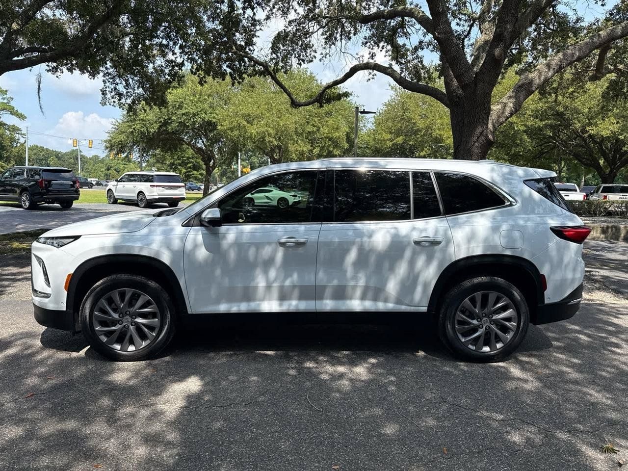 Used 2026 Buick Enclave Preferred w/ Super Cruise Package AWD/4WD image 2