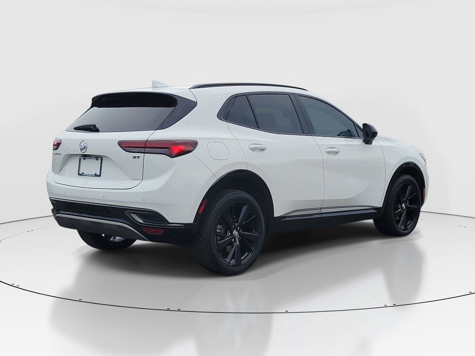 Used 2022 Buick Envision Essence w/ Technology Package I FWD image 4