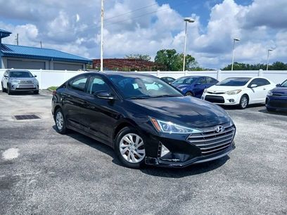 Used 2020 Hyundai Elantra SE w/ Cargo Package (C1)