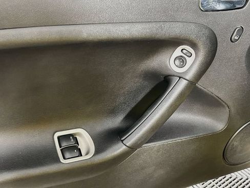 Used 2007 Pontiac Solstice Convertible w/ Premium Package RWD image 9