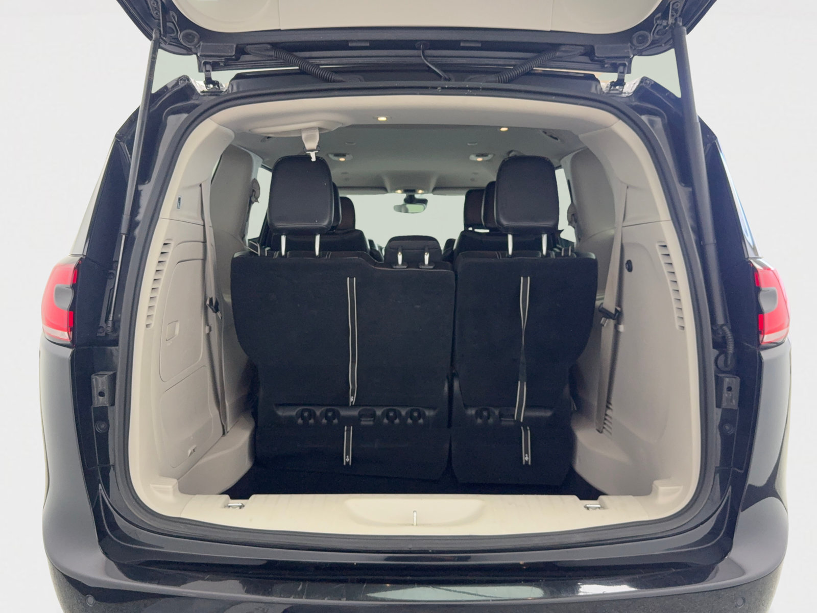 Used 2023 Chrysler Pacifica Touring-L FWD image 41