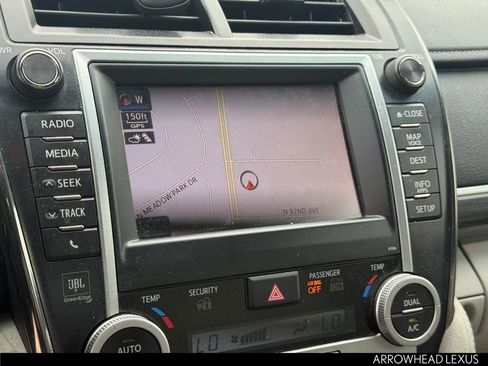 Used 2014 Toyota Camry XLE w/ Leather Package image 19