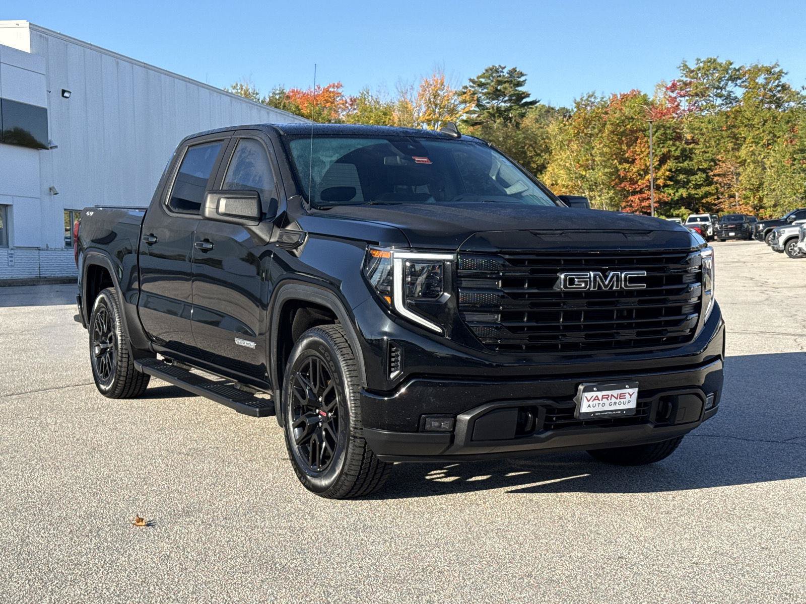 Used 2022 GMC Sierra 1500 Elevation w/ LPO, Elevation Black Package AWD/4WD image 3