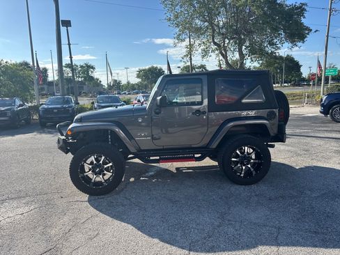 Used 2017 Jeep Wrangler Sahara w/ Connectivity Group AWD/4WD image 9