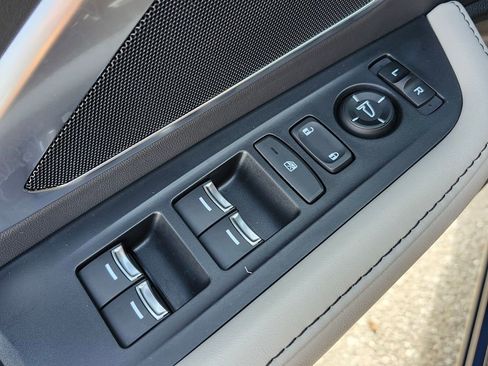 Used 2025 Acura RDX SH-AWD image 29