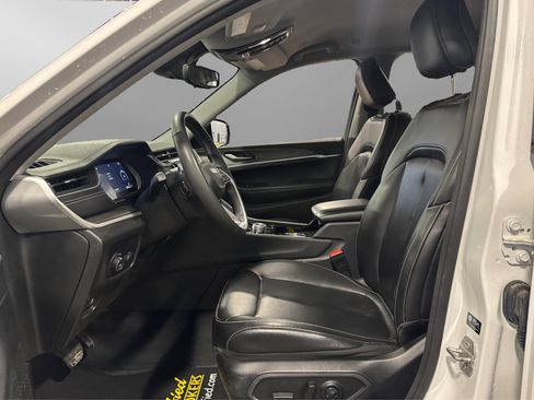 Used 2023 Jeep Grand Cherokee Limited image 18