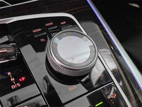 Used 2024 BMW X7 xDrive40i w/ Parking Assistance Package image 27