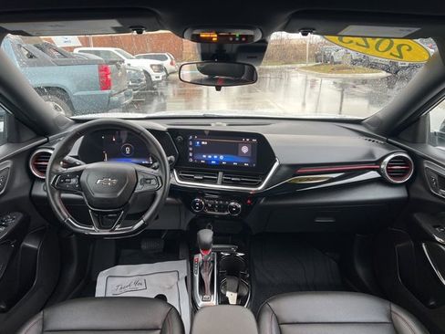 Used 2025 Chevrolet Trax RS w/ Driver Confidence Package image 17