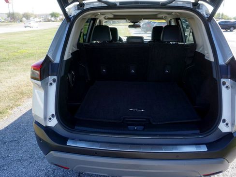 Used 2022 Nissan Rogue SV w/ SV Premium Package image 21