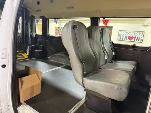 Used 2014 Ford E-250 and Econoline 250 Extended w/ Power Group RWD image 32