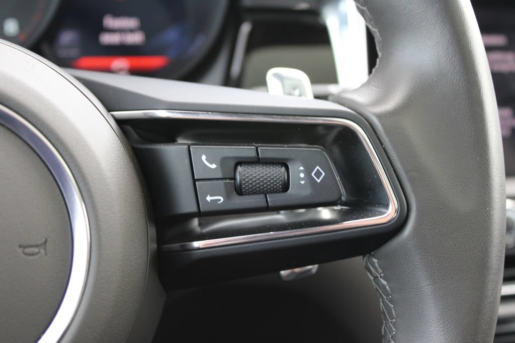 Used 2025 Porsche Macan AWD/4WD image 12