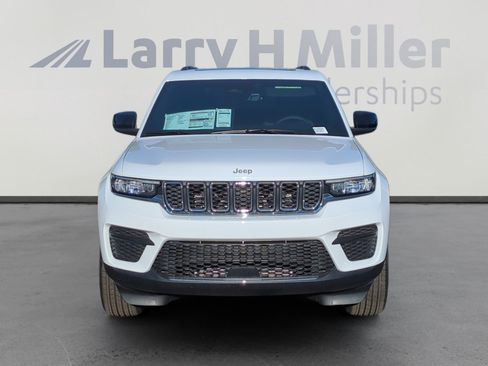 New 2025 Jeep Grand Cherokee Laredo X image 8