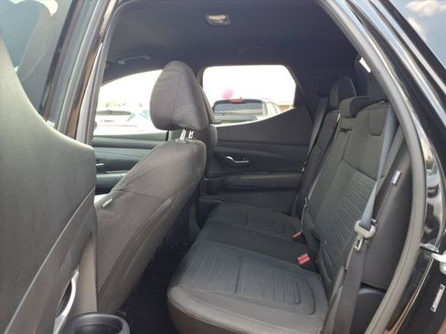 Used 2025 Hyundai Santa Cruz SE FWD image 11