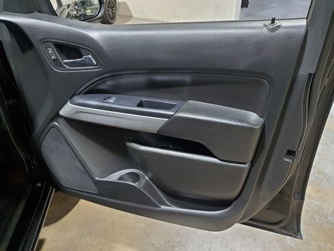 Used 2020 Chevrolet Colorado LT w/ Safety Package image 15