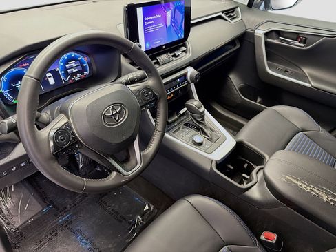 Used 2023 Toyota RAV4 XSE AWD/4WD image 7