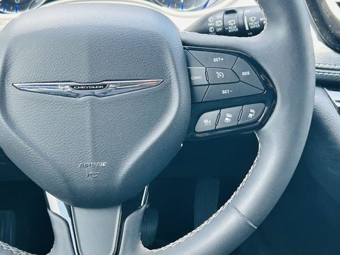 Used 2023 Chrysler Pacifica Touring-L w/ S Appearance Package FWD image 18