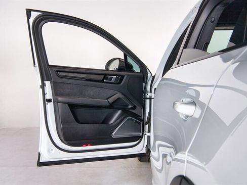 Used 2023 Porsche Cayenne Turbo GT image 18