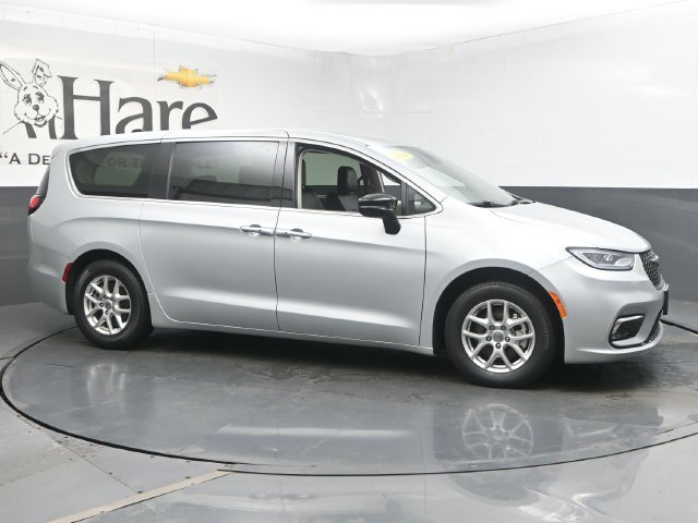 Used 2024 Chrysler Pacifica Touring-L FWD image 55