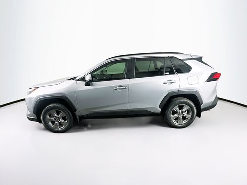 Used 2025 Toyota RAV4 XLE w/ Convenience Package FWD image 4