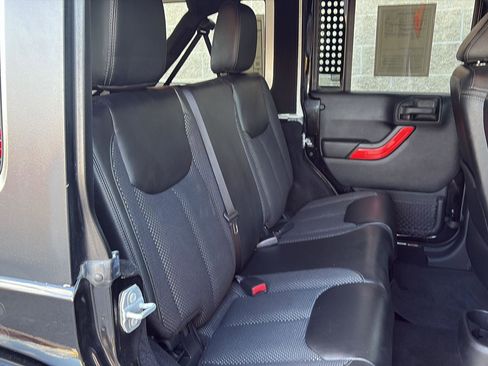 Used 2016 Jeep Wrangler Unlimited Sahara AWD/4WD image 24