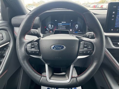 Used 2025 Ford Explorer ST-Line w/ ST-Line Street Pack image 16